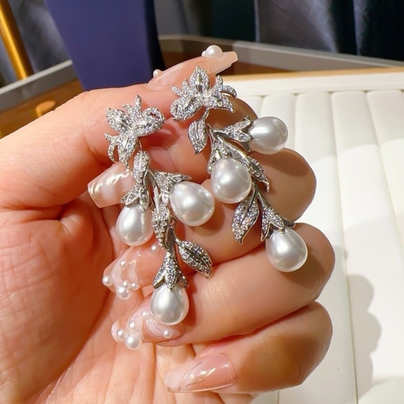 Anthropologie Jewelry - Elegant Pearl Drop Earrings with Cubic Zirconia ✨